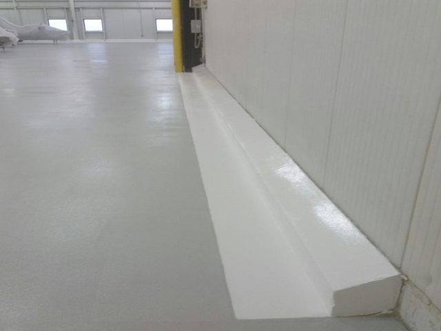 Ucrete RG seamless curbing for vertical surfaces